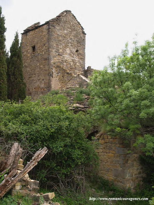 VISTA NORESTE DE TEMPLO Y TORRE